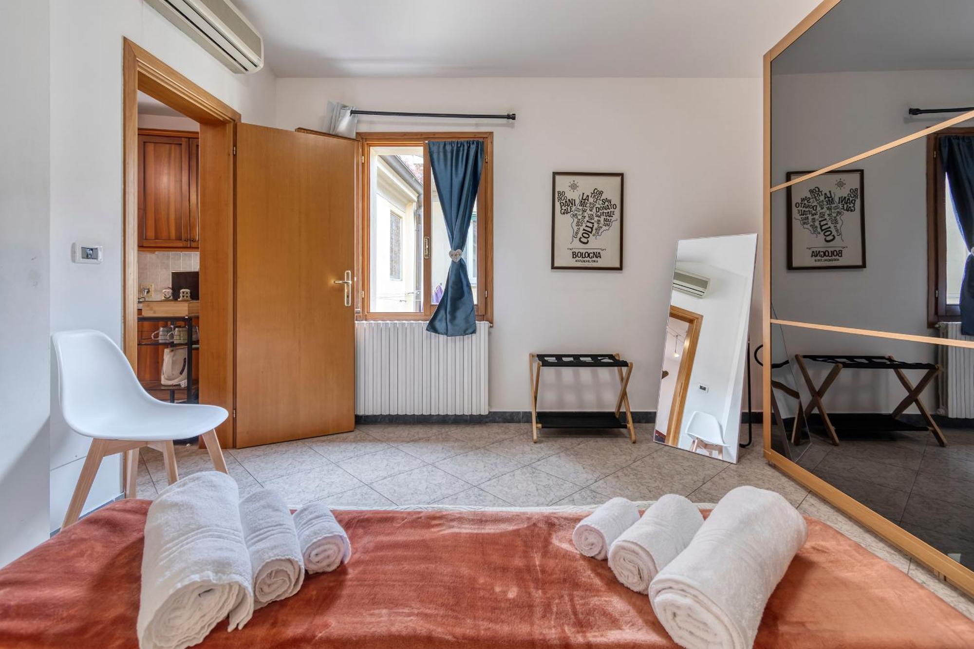 Cozy Apartment In The Heart Of Bologna Bagian luar foto
